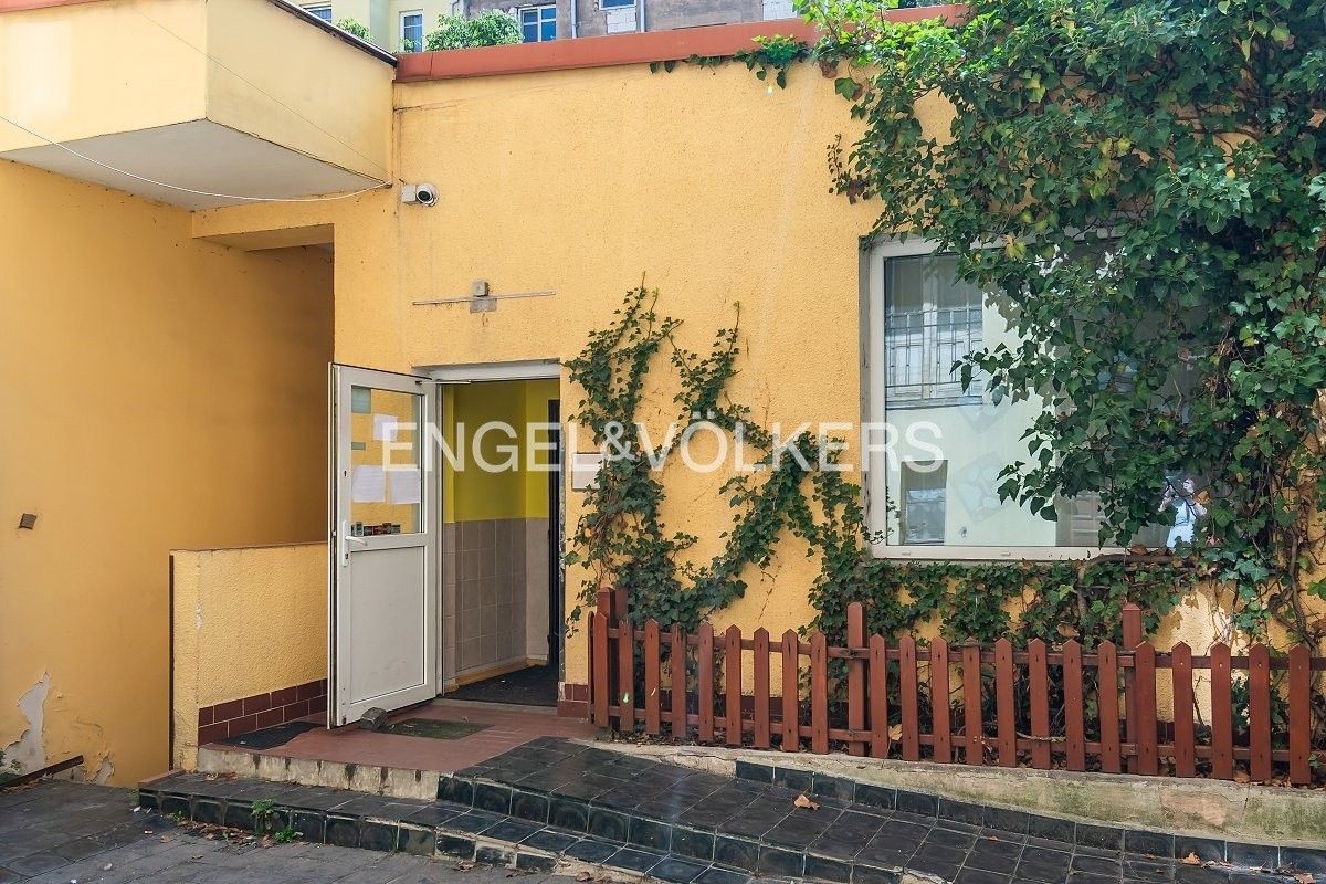 Obchodní prostory, náměstí Dr. Václava Holého, Praha, 138 m²