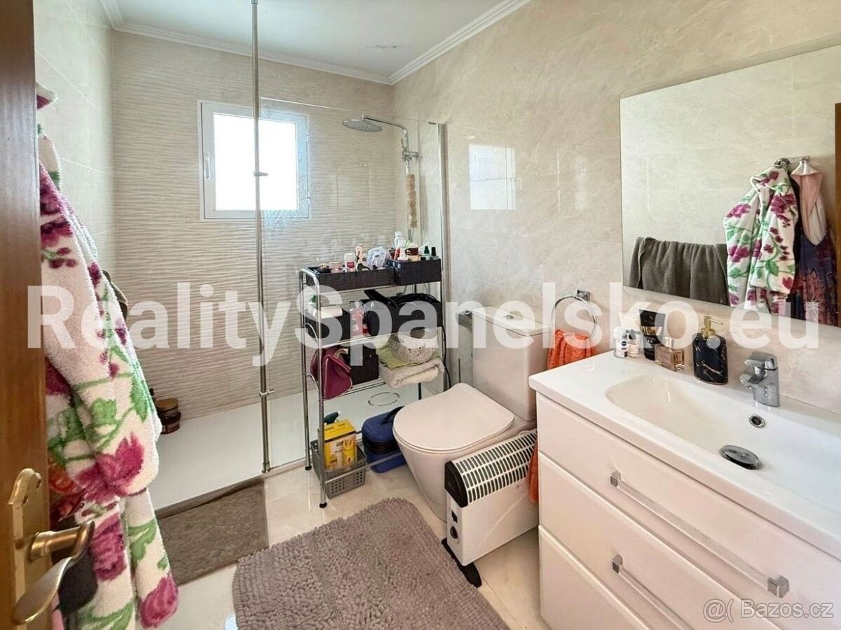 Byty, 987 66, Zahraničí