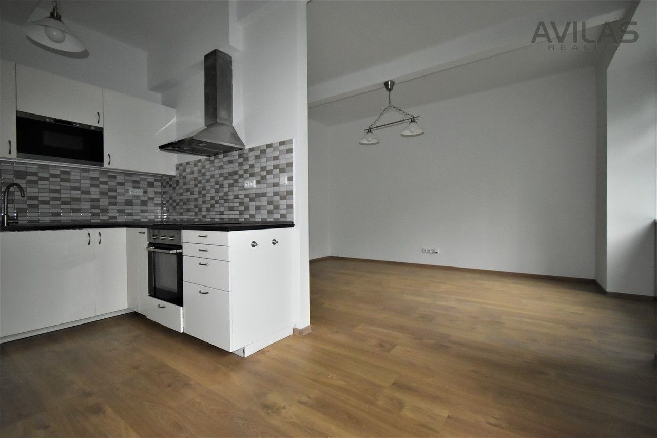 Pronájem byt 1+kk - Ambrožova, Praha, 55 m²