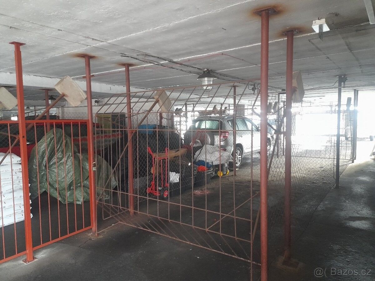 Garáže, Praha, 198 00