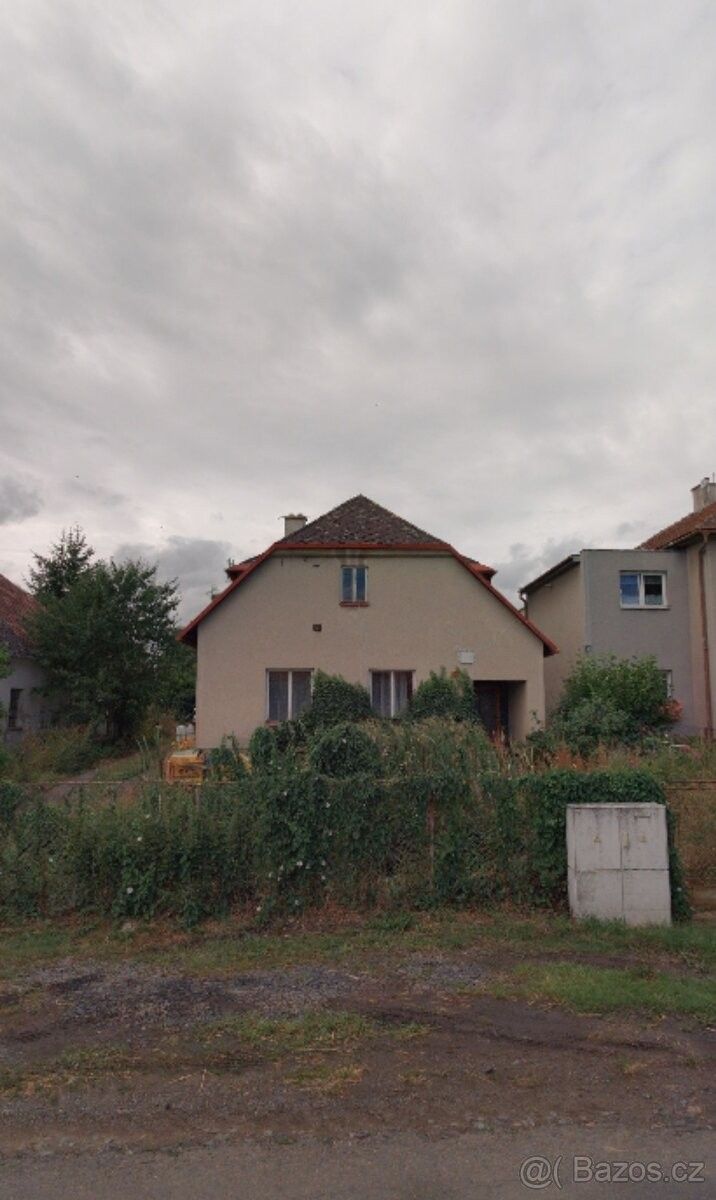 Rodinné domy, Banín, 568 02