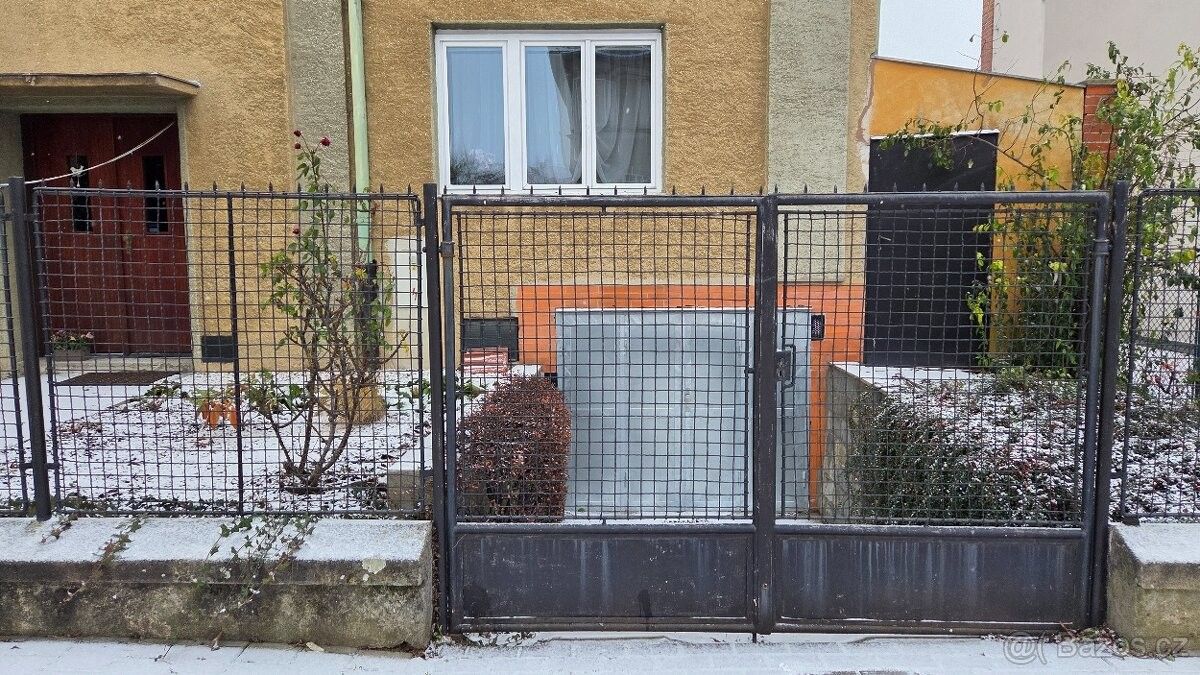 Garáže, Brno, 613 00