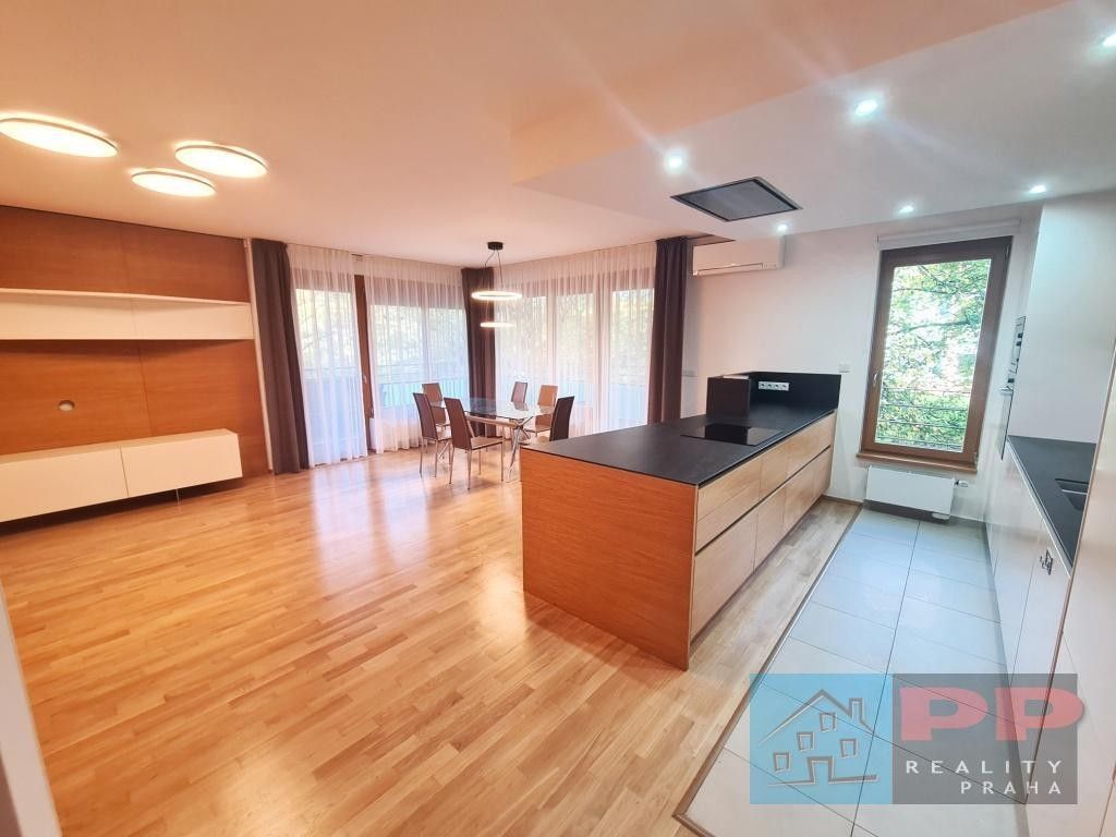 4+kk, Na okraji, Praha, 183 m²