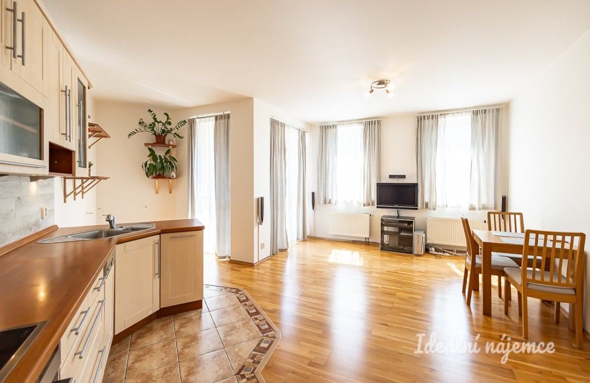 2+kk, Lipnická, Praha, 55 m²