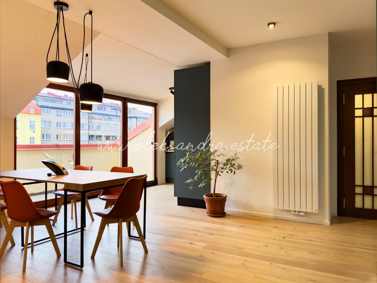 3+kk, 28. pluku, Praha, 119 m²