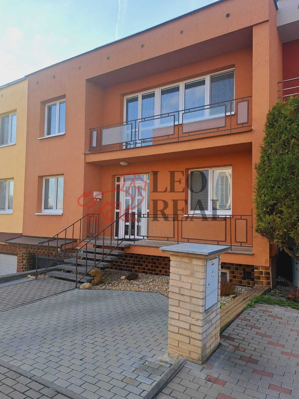 Rodinné domy, Hrušovany u Brna, 450 m²