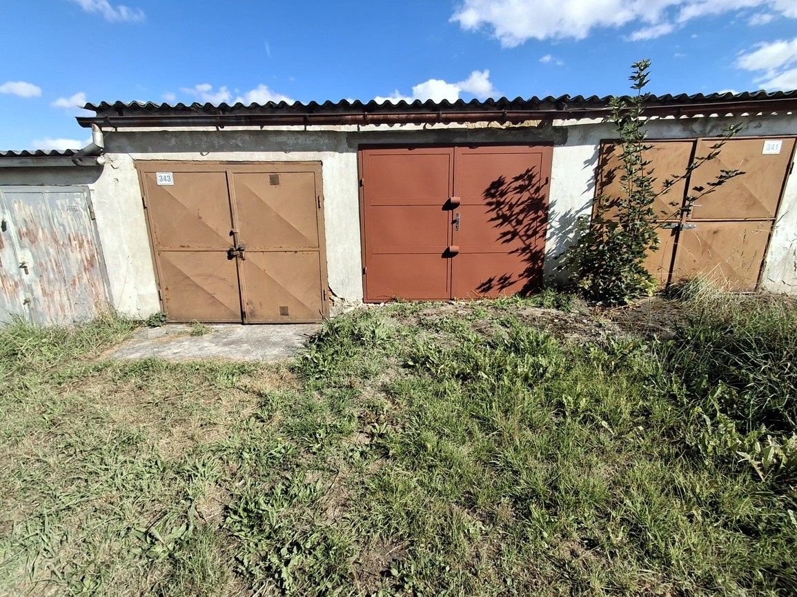 Garáže, Háje, Cheb, 15 m²