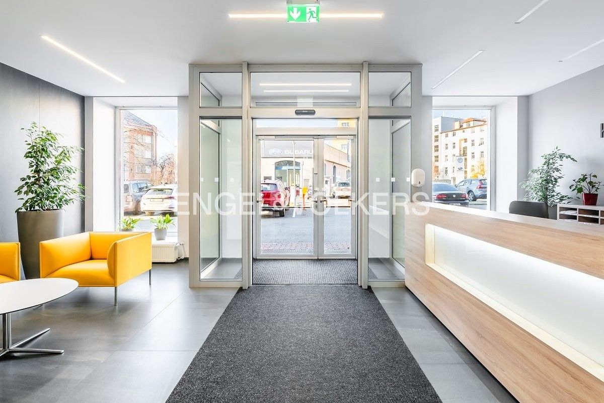Pronájem kancelář - Kolbenova, Praha, 197 m²