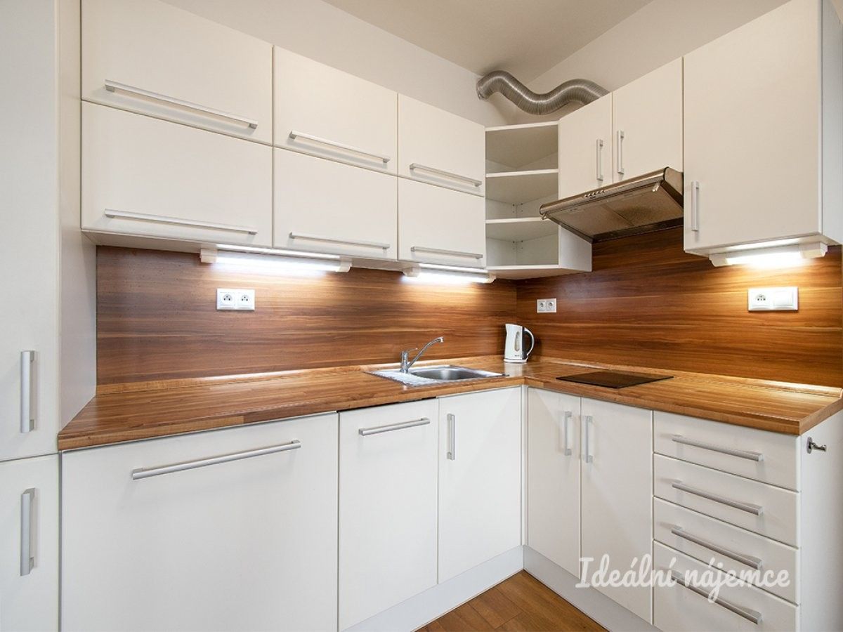 Pronájem byt 1+kk - Antala Staška, Praha, 39 m²