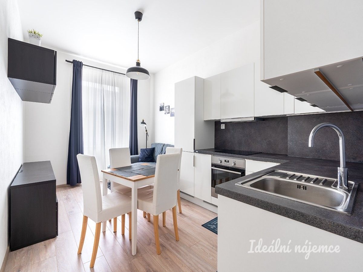 Pronájem byt 2+kk - Strakonická, Praha, 37 m²