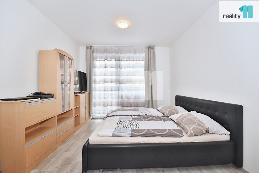 Pronájem byt 1+kk - Modenská, Praha, 35 m²