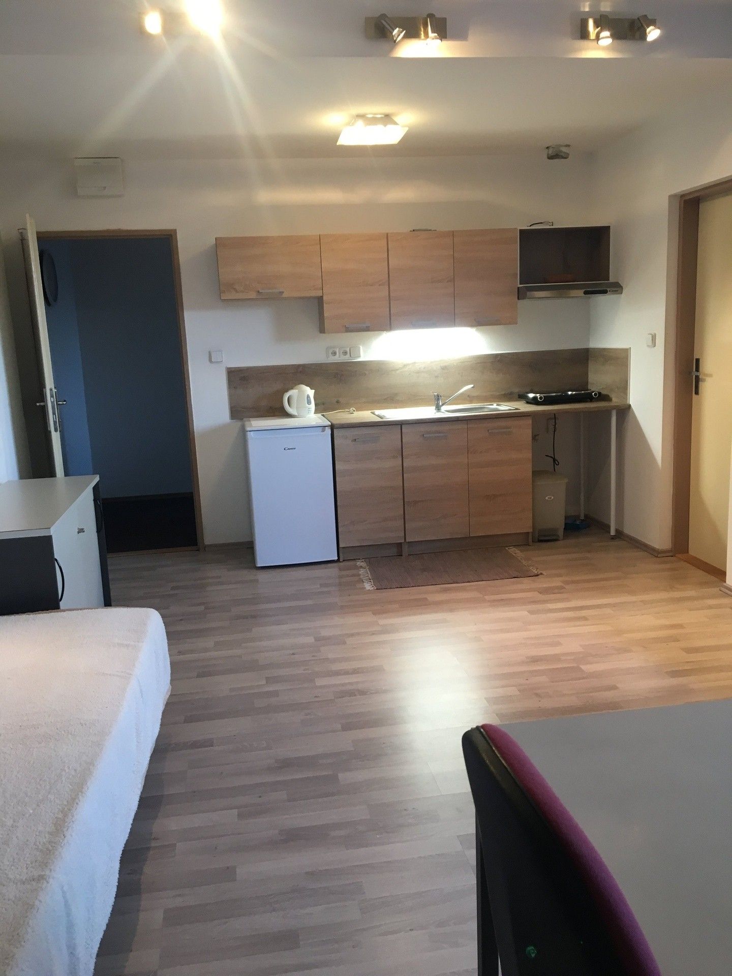 Pronájem byt 1+kk - Cholupická, Praha, 27 m²