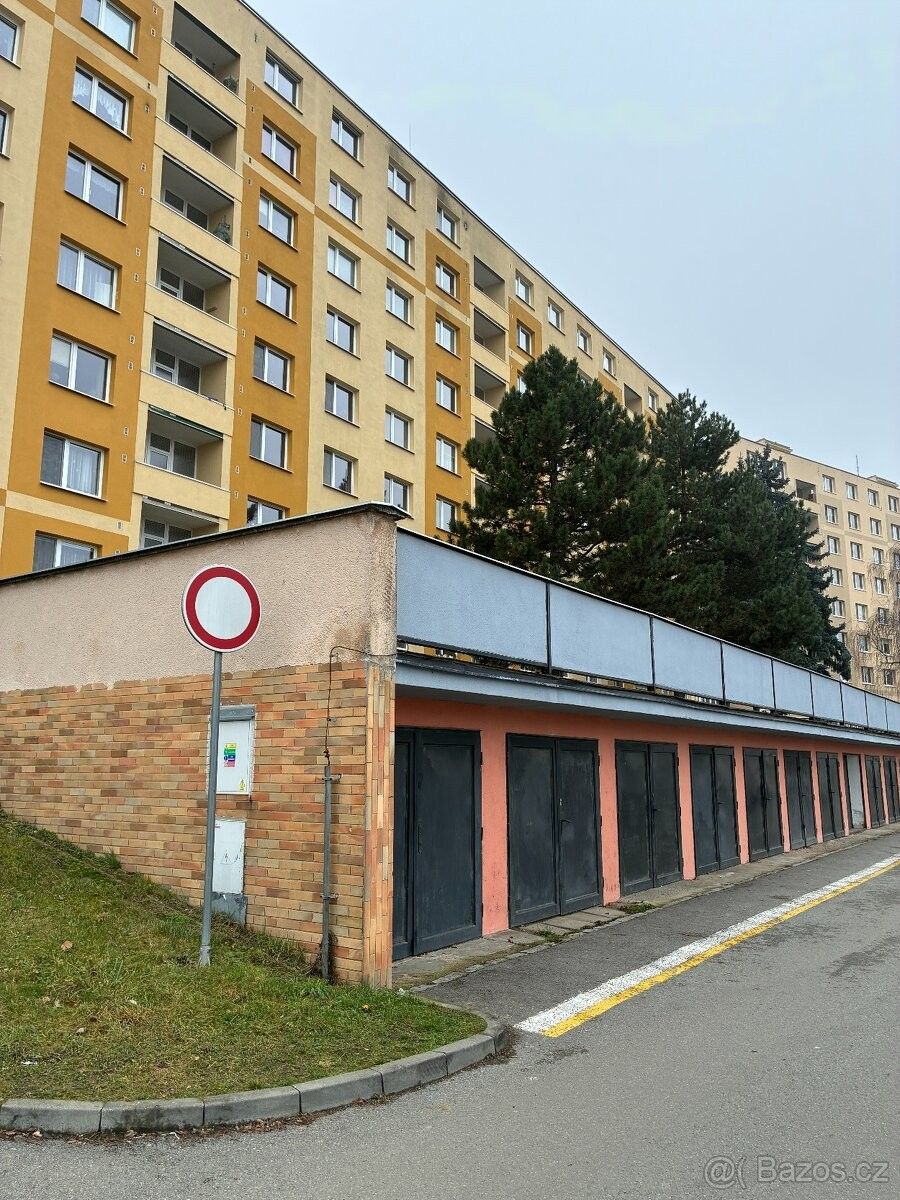 Garáže, Brno, 613 00