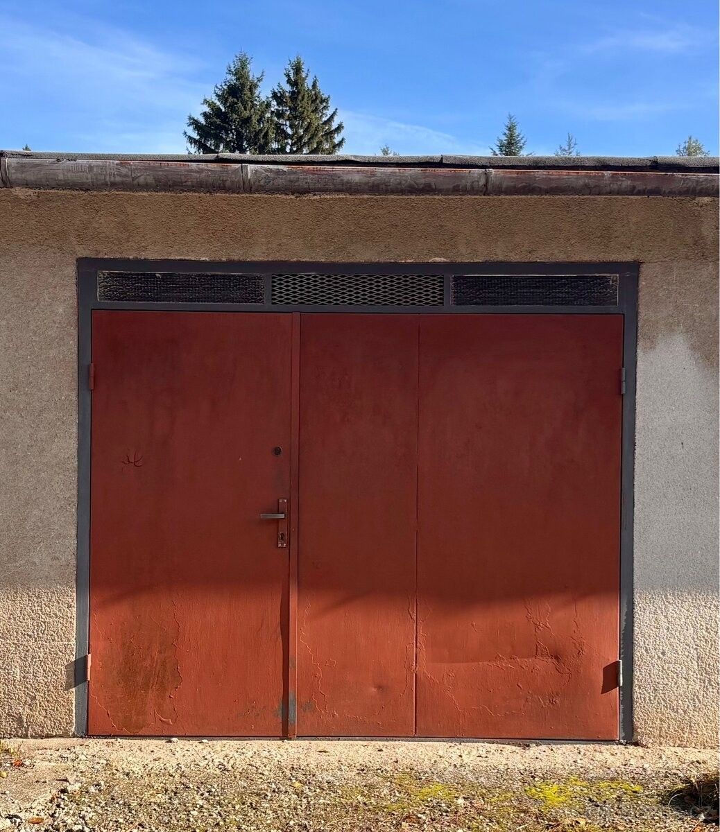 Garáže, Uherský Brod, 688 01