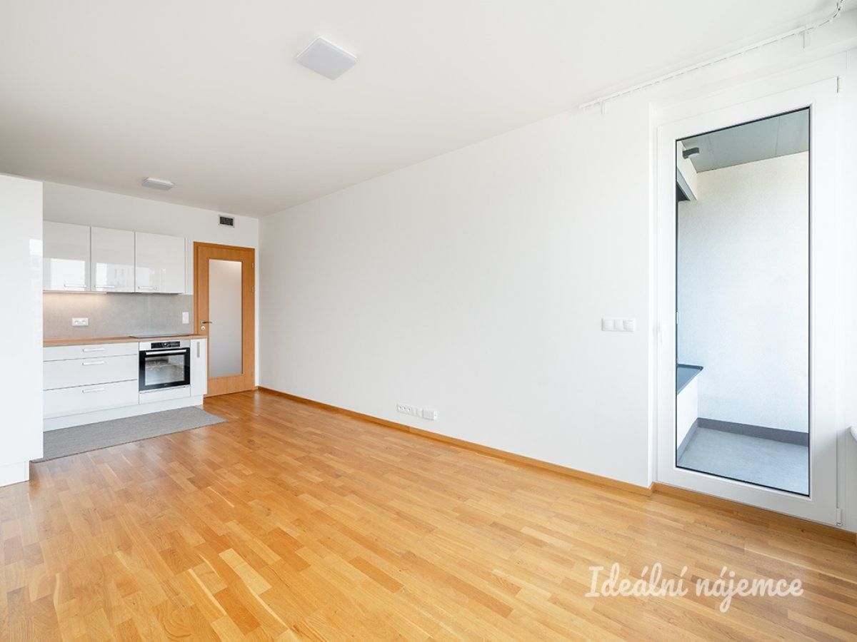 2+kk, Sokolovská, Praha, 56 m²