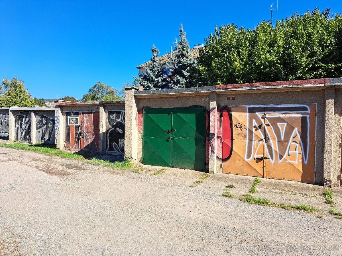 Garáže, Brno, 614 00