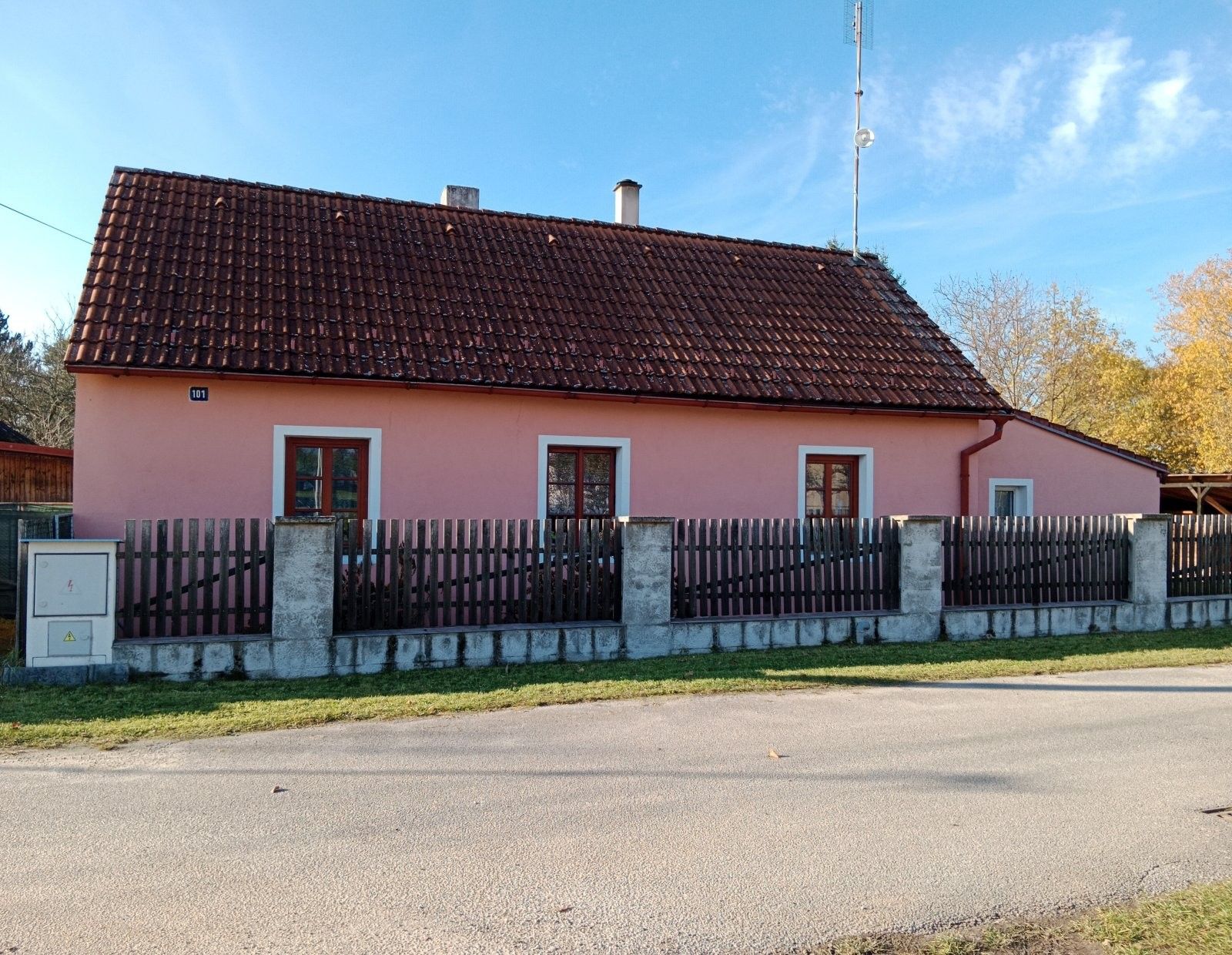 Rodinné domy, Mníšek, Stříbřec, 85 m²