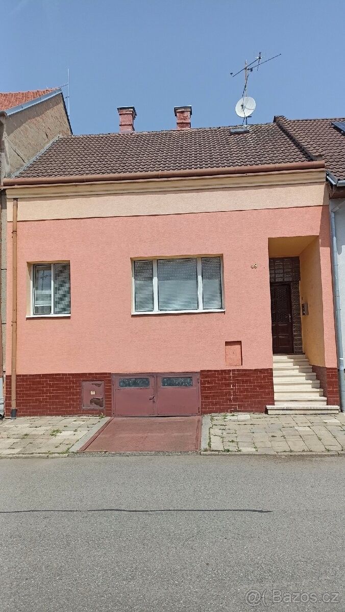 Prodej dům - Hodonín, 695 01, 290 m²