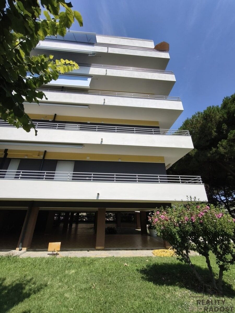 Byty, 987 66, Zahraničí