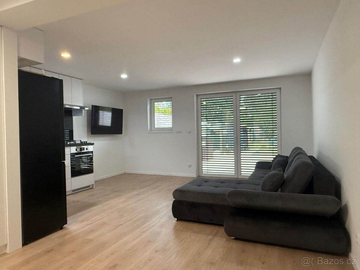 Byty, Cvrčovice, 691 23