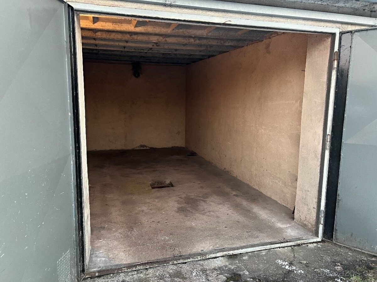 Garáže, Hradec Králové, 500 12