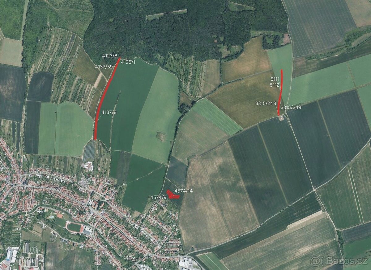 Pozemky pro bydlení, Hluk, 687 25