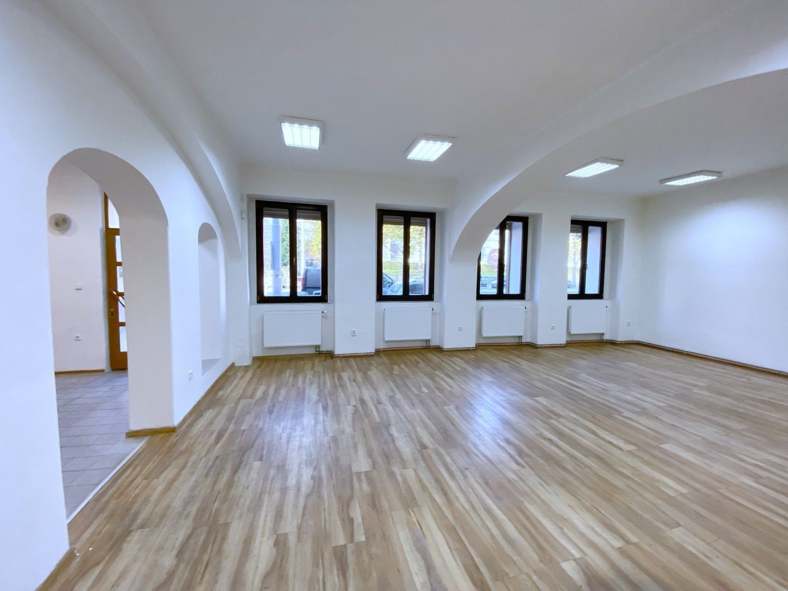 Pronájem obchodní prostory - Štefánikova, Brno, 125 m²