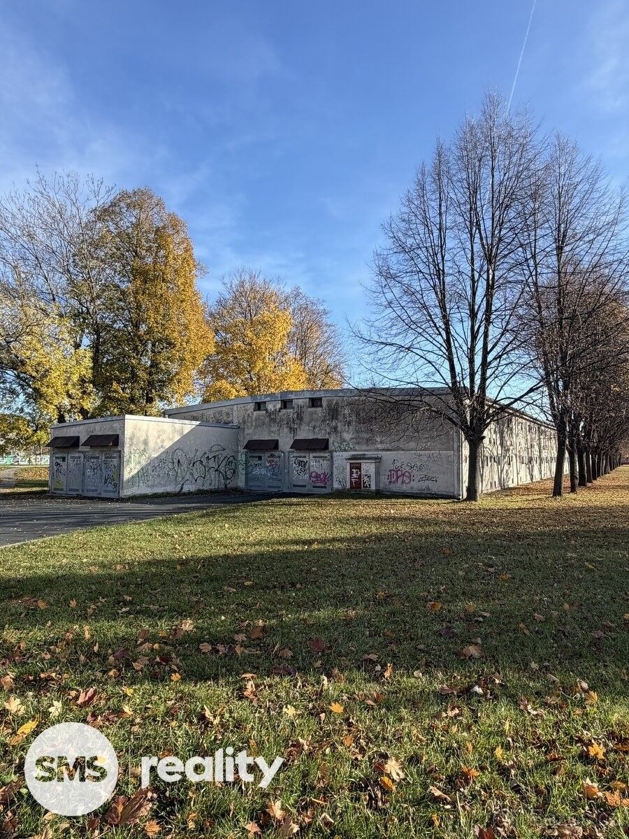 Garáže, Brno, 617 00