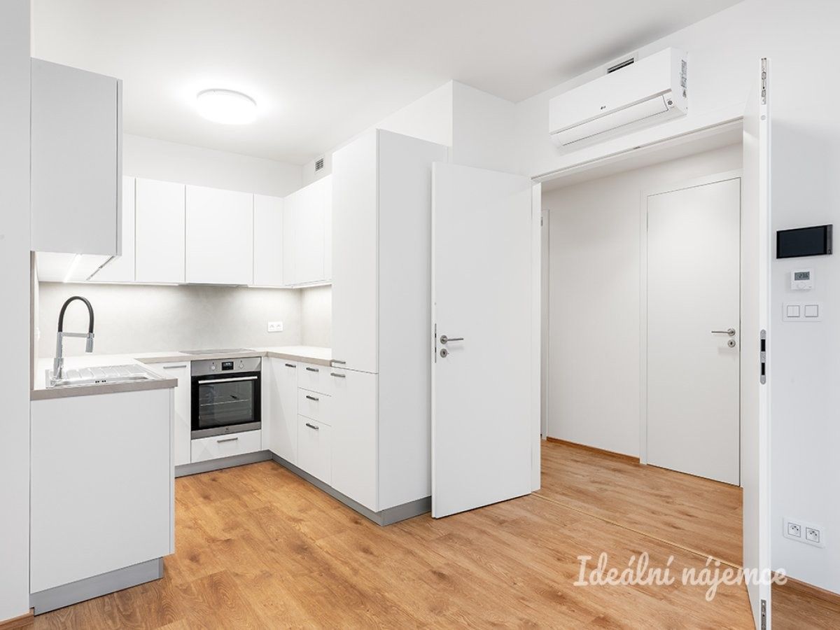 2+kk, Malešická, Praha, 60 m²