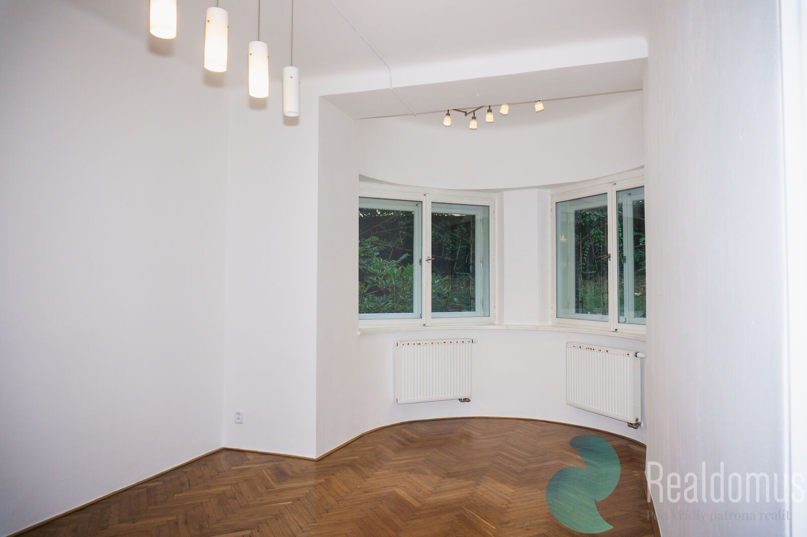 3+kk, Nad vojenským hřbitovem, Praha, 62 m²