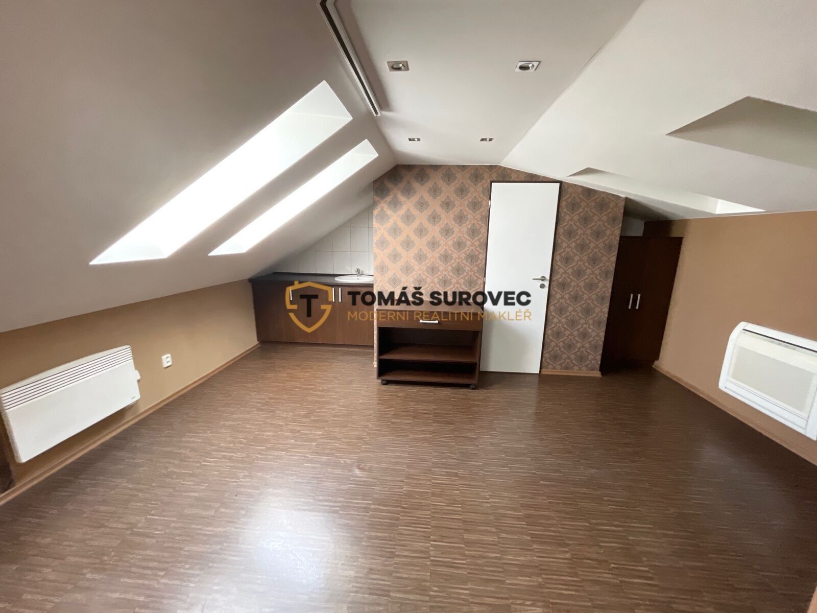 Ostatní, Masarykovo náměstí, Valašské Klobouky, 28 m²