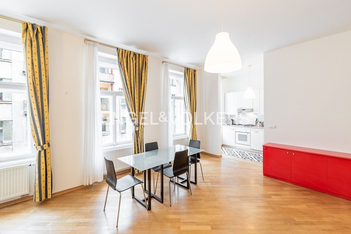 2+kk, Kamenická, Praha, 67 m²