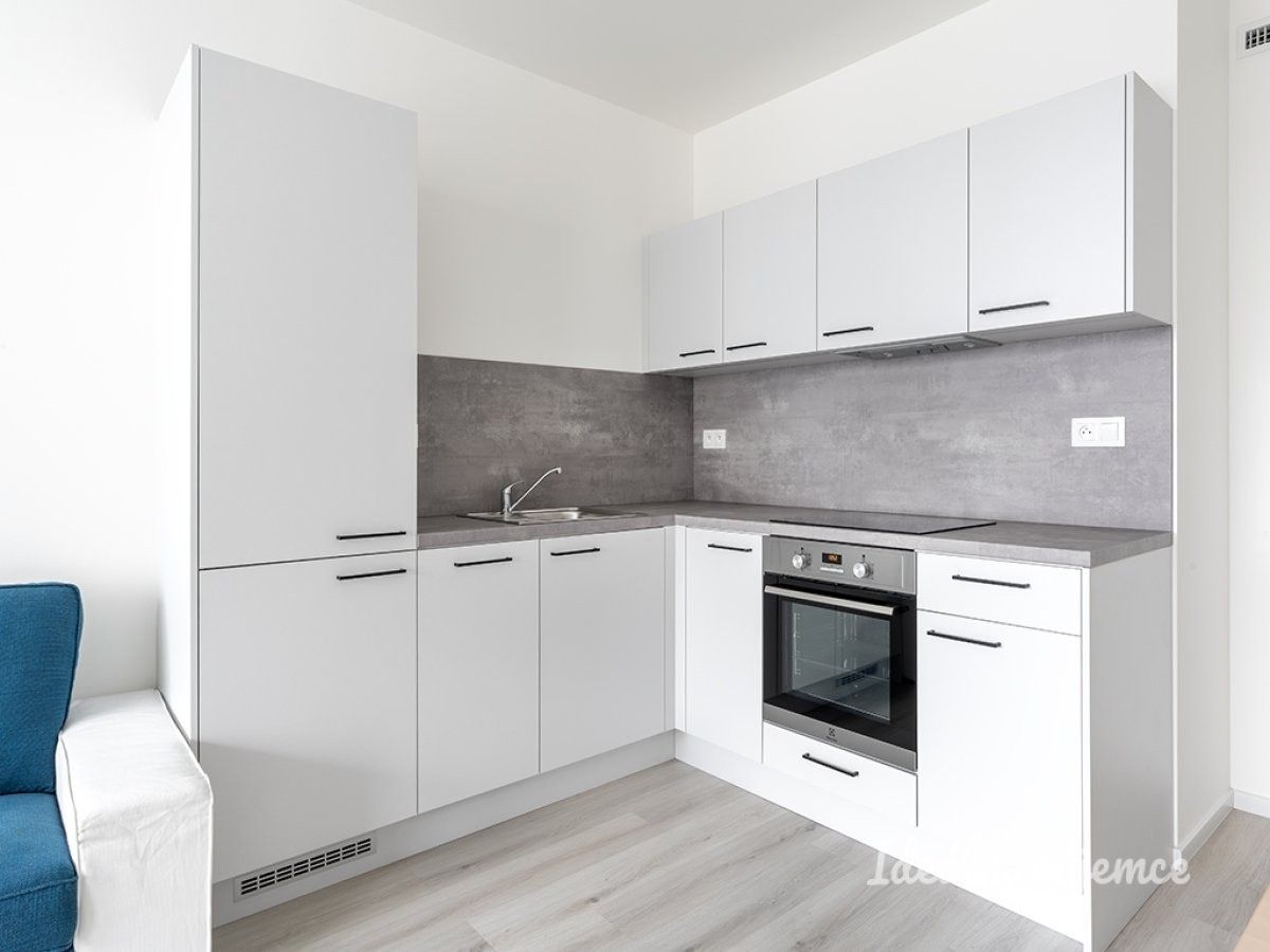 Pronájem byt 2+kk - Kolbenova, Praha, 54 m²