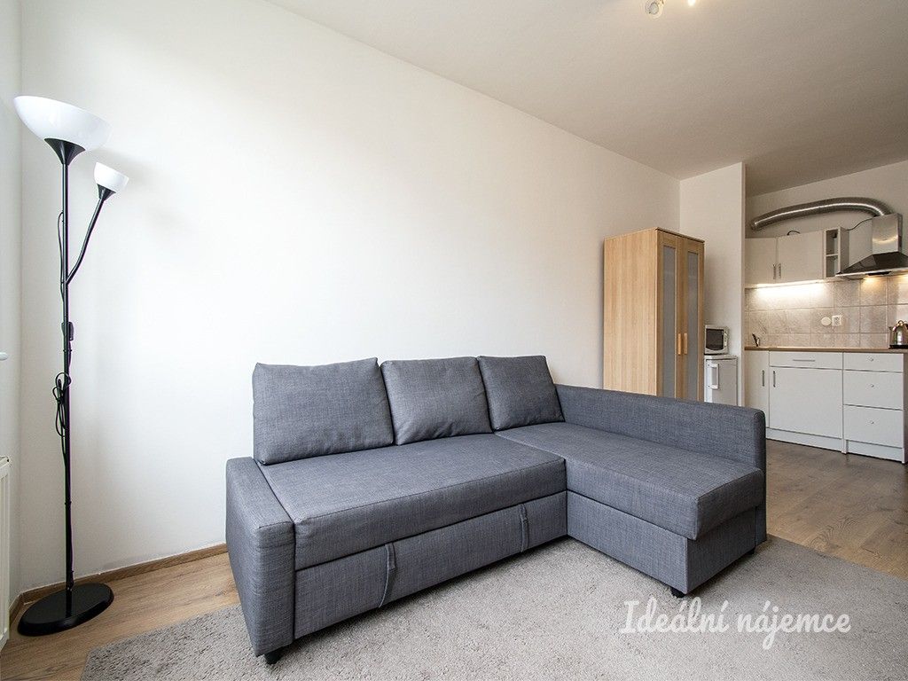 Pronájem byt 1+kk - Hnězdenská, Praha, 25 m²