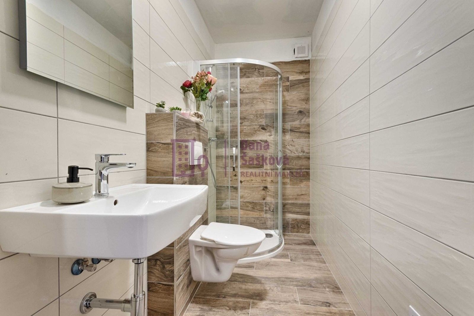 Pronájem byt 1+kk - nám. Míru, Jindřichův Hradec, 23 m²