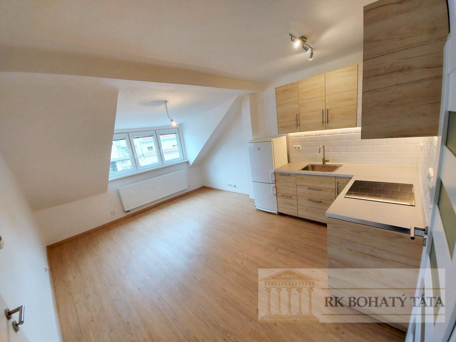 Pronájem byt 2+kk - U Harfy, Praha, 36 m²