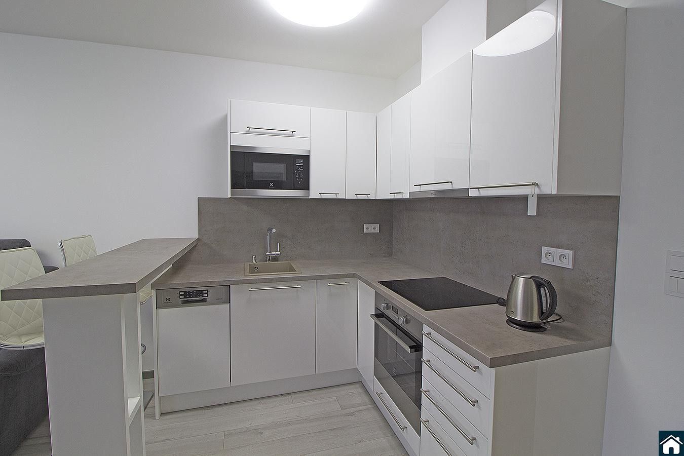 2+kk, Holýšovská, Praha, 47 m²