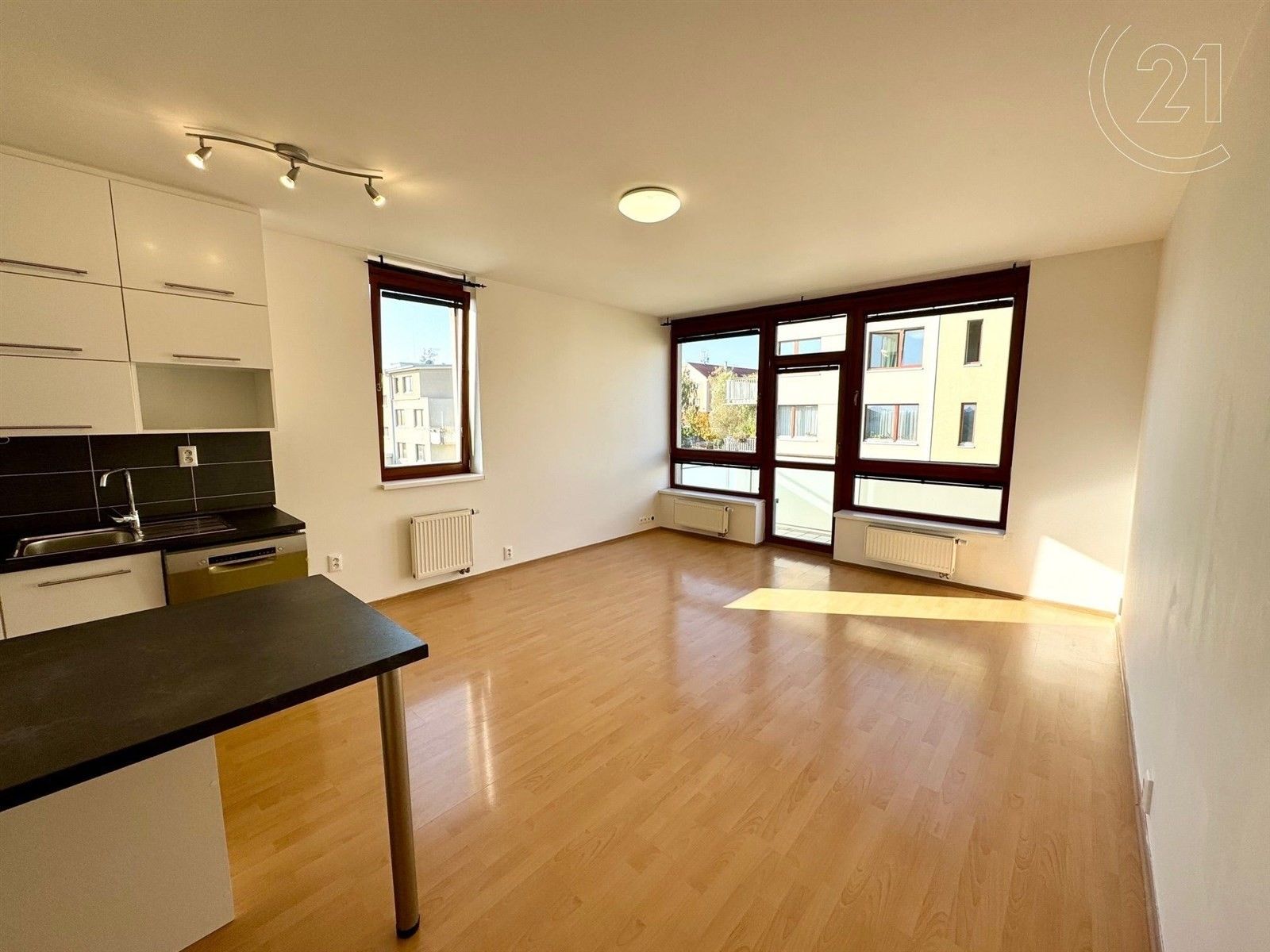 3+kk, Laudonova, Praha, 70 m²