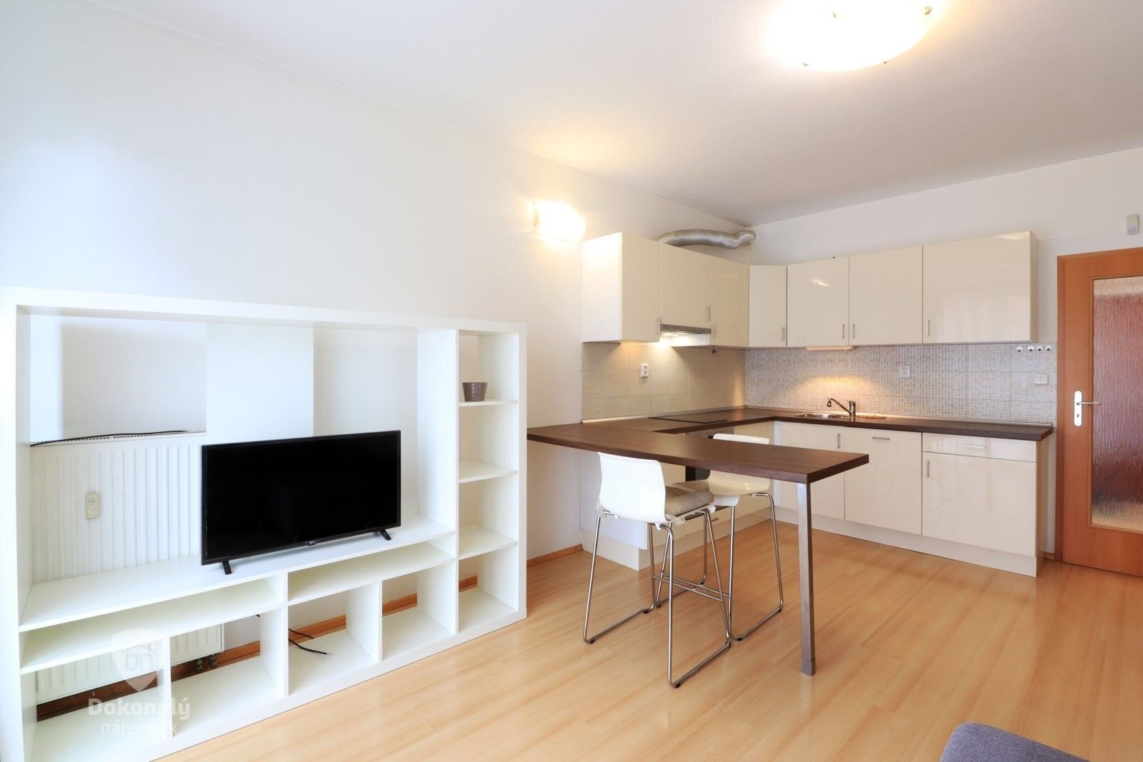 Pronájem byt 1+kk - Velenovského, Praha, 29 m²