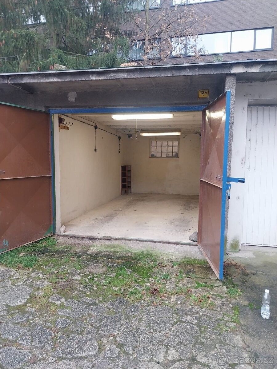 Garáže, Děčín, 405 02