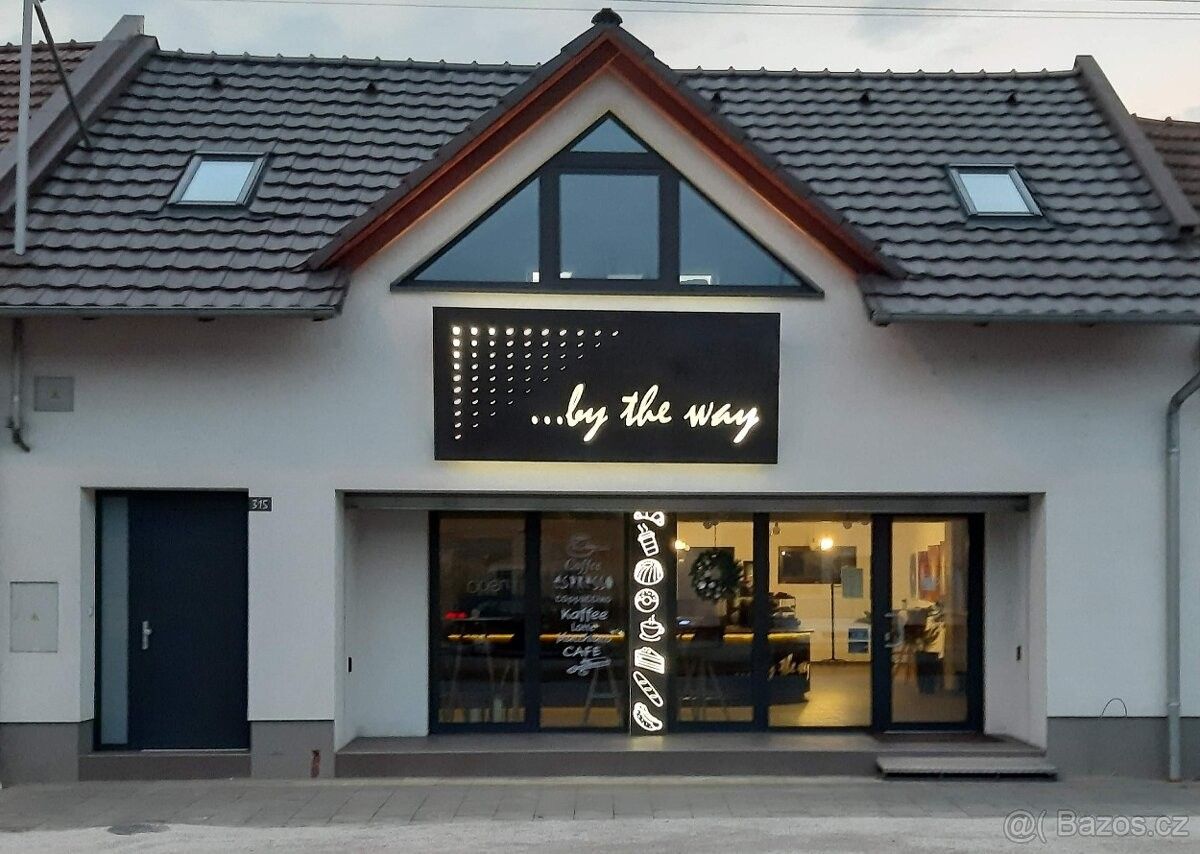 Rodinné domy, Hluk, 687 25