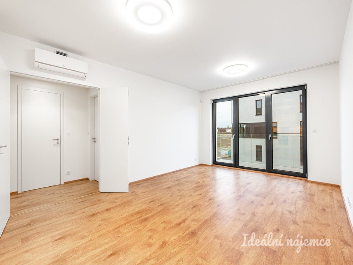 2+kk, Malešická, Praha, 60 m²