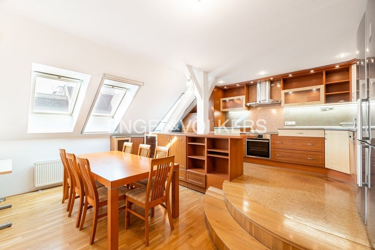 4+1, Na spojce, Praha, 158 m²