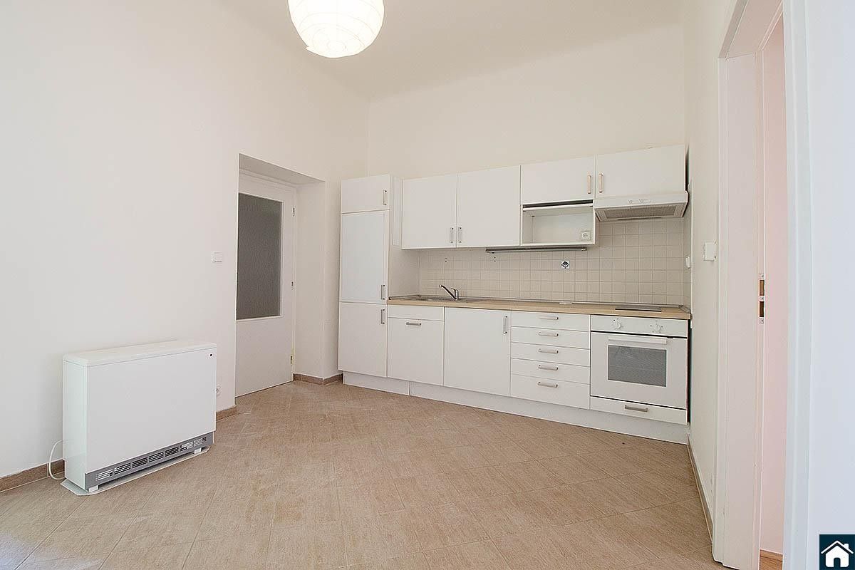 2+kk, Krymská, Praha, 36 m²