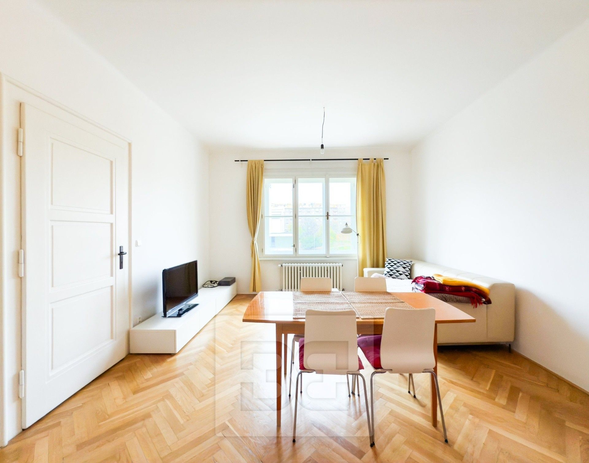 3+kk, Moskevská, Praha, 100 m²