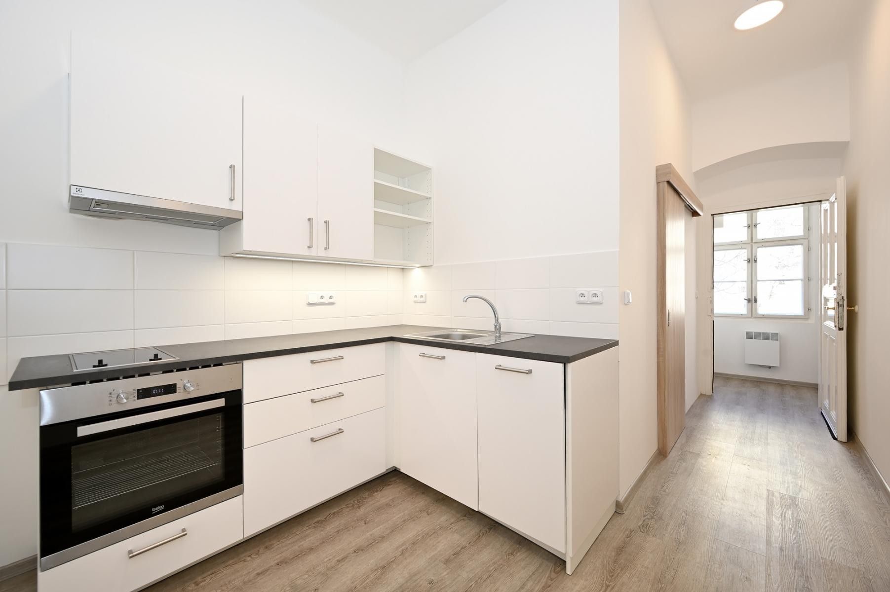 Pronájem byt 1+1 - Moskevská, Praha, 37 m²
