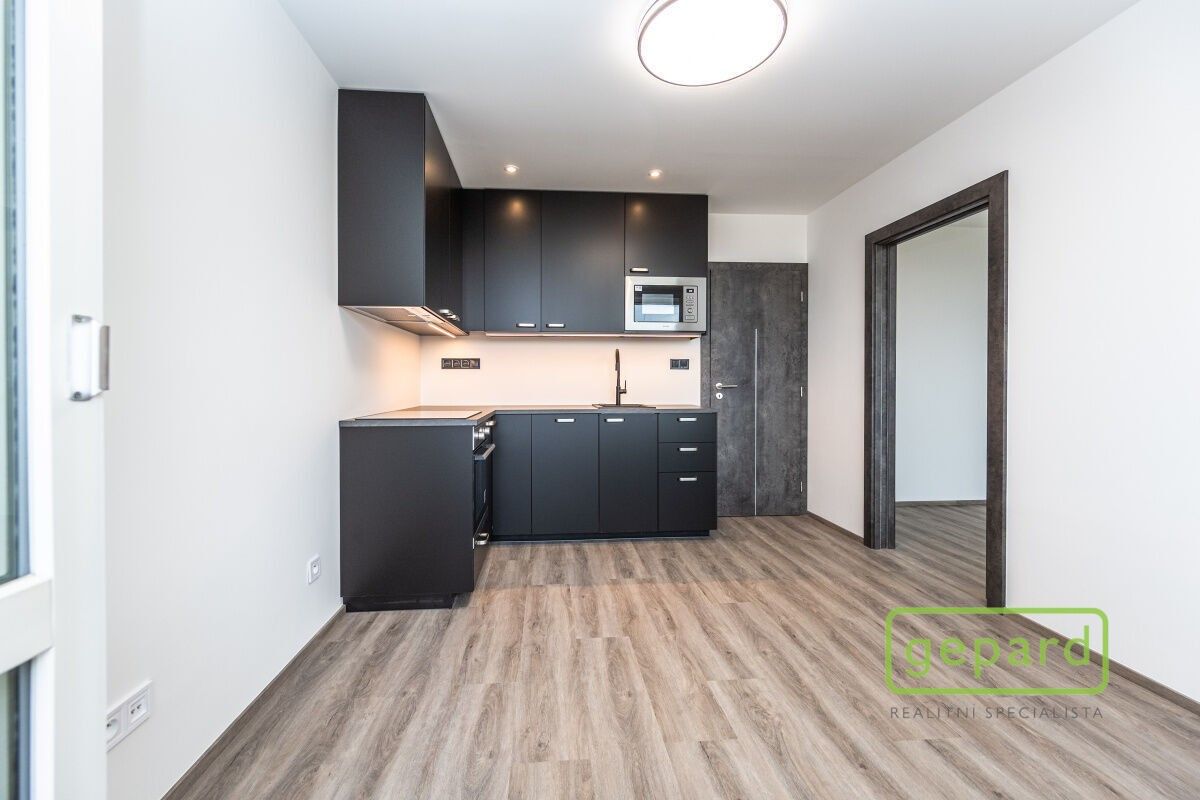 2+kk, Tenisová, Praha, 32 m²