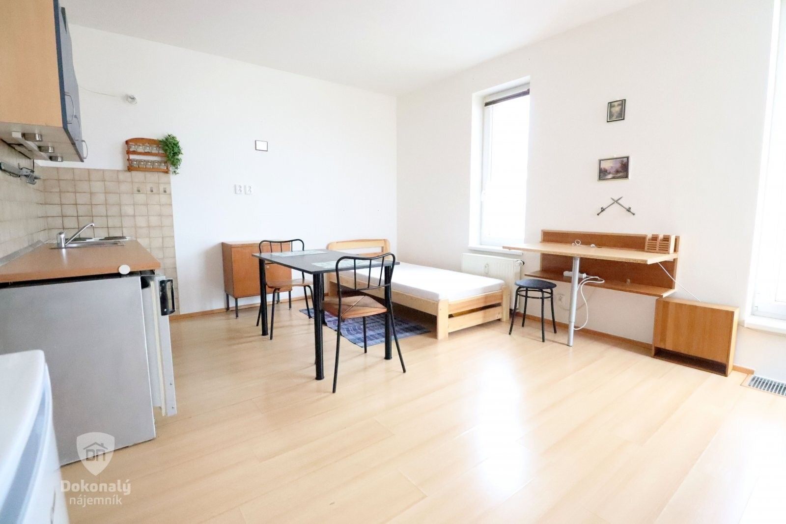 Pronájem byt 1+kk - Mikanova, Praha, 28 m²