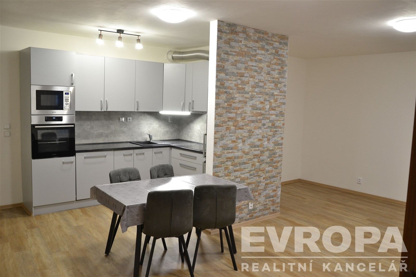 3+kk, V kapslovně, Praha, 107 m²