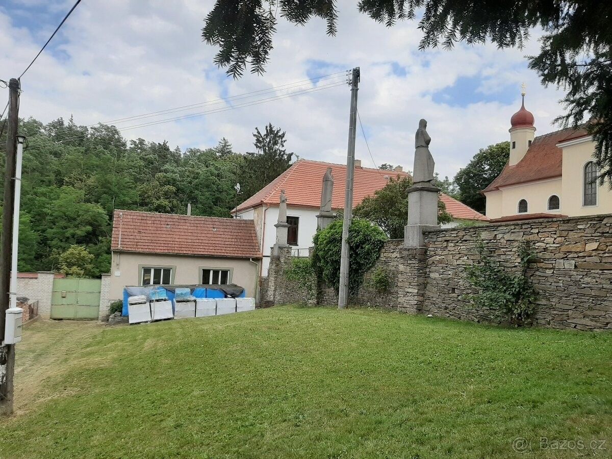 Rodinné domy, Bezkov, 669 02